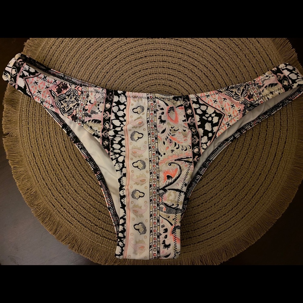 NEW Victoria’s Secret “Itsy” paisley swim bottoms.